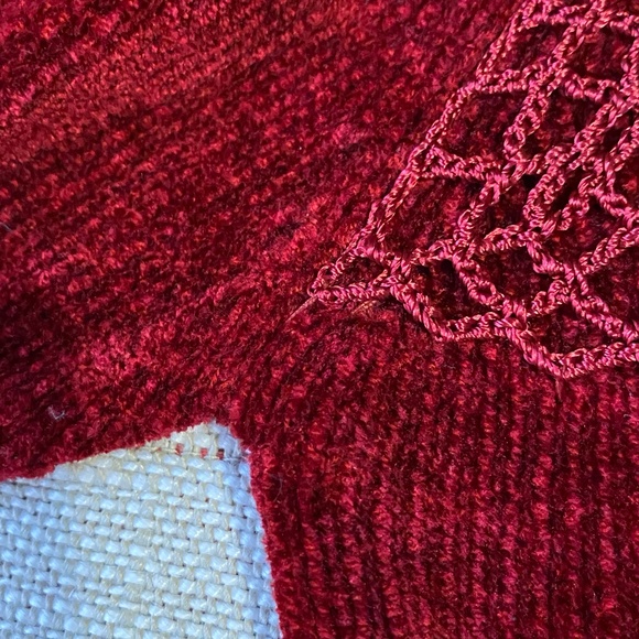 Radzoli Deep Red Chenille Dainty Crochet Flower Detail Cozy Holiday Sweater-Sz-L - Picture 10 of 16